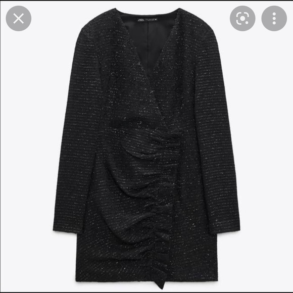 Black Textured Weave with Ruffleback - Picture 5 of 8